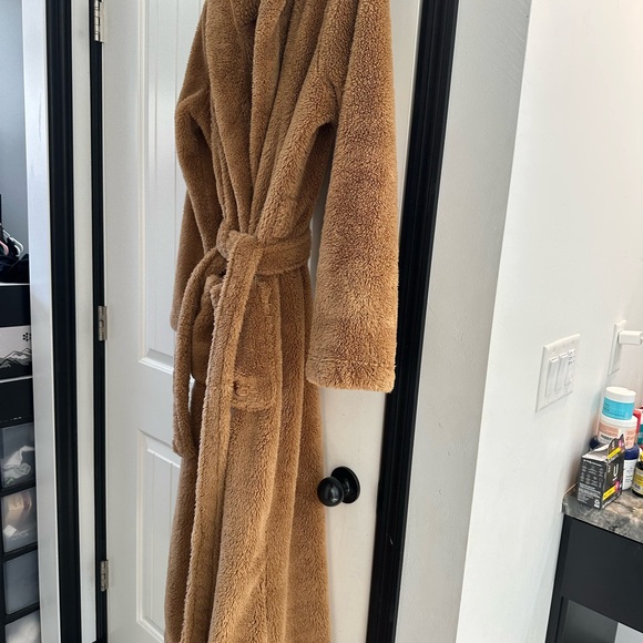 UGG Tan Robe - Picture 3 of 7